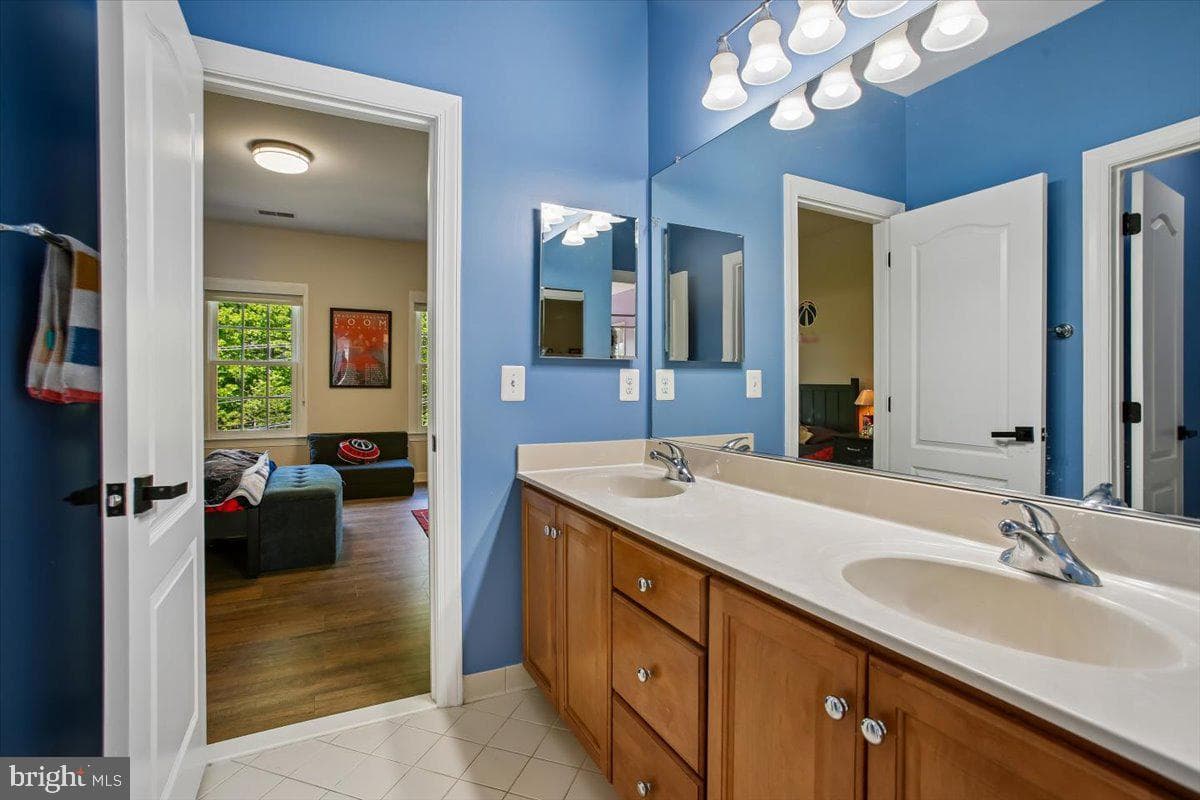 11133 Oakton Road photo 47