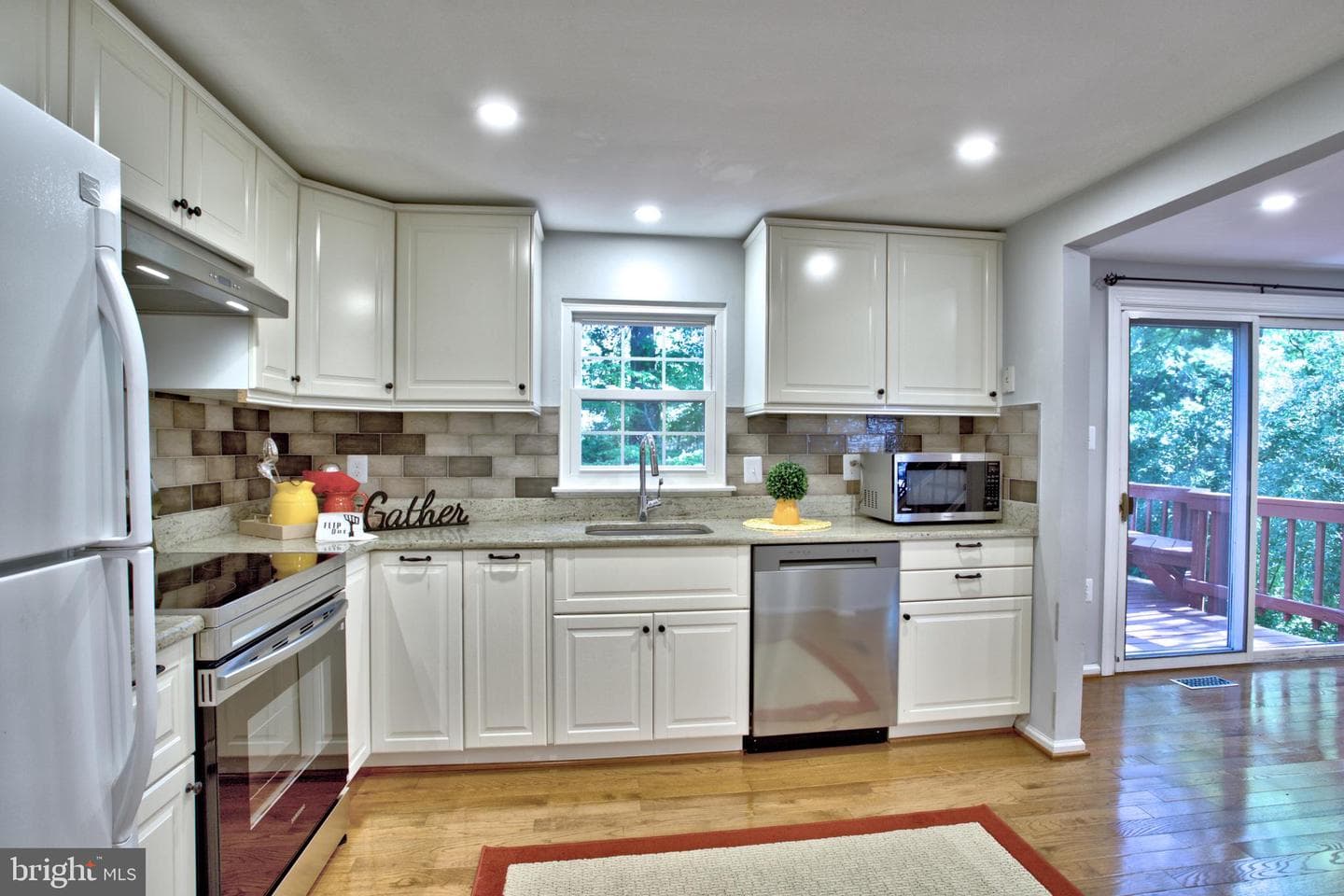 10041 Chestnut Wood Lane photo 3