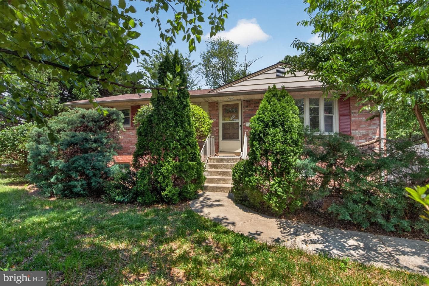 812 Grant Street, Herndon