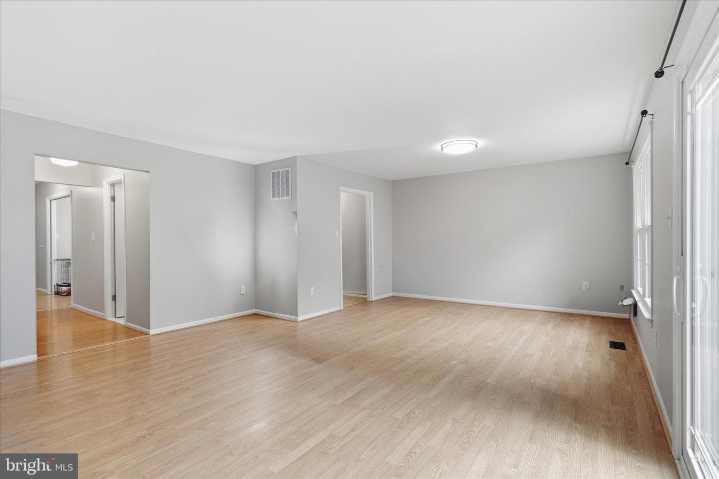 10256 Friendship Court photo 15