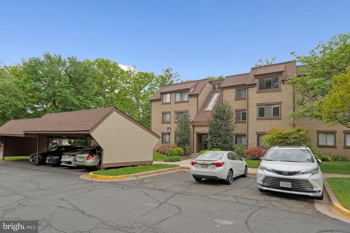 1621 Parkcrest Circle #201, Reston