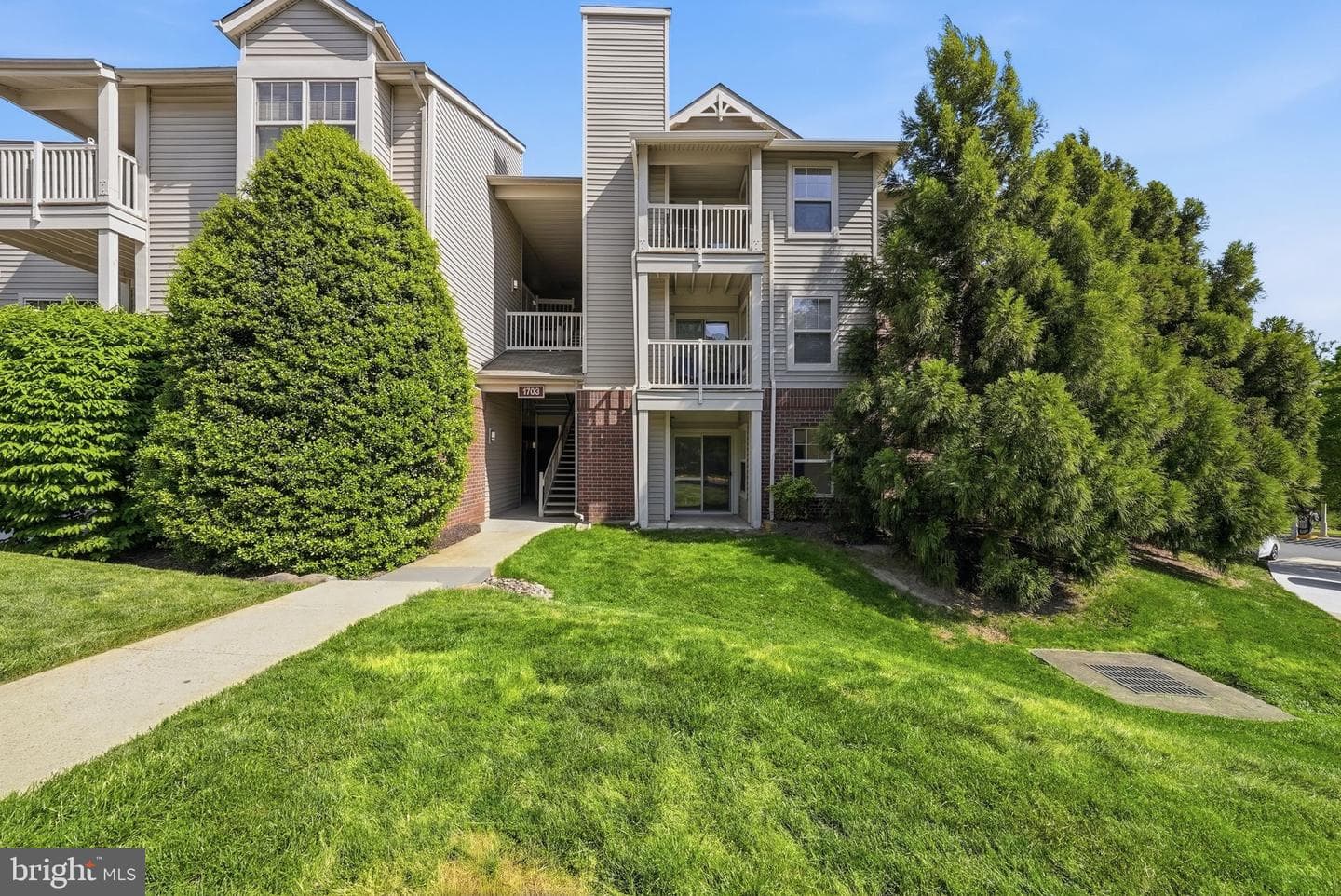 1703 Ascot Way #d, Reston