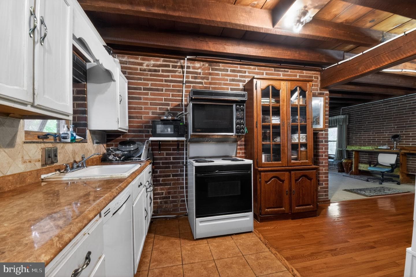 5013 Lincoln Avenue photo 11
