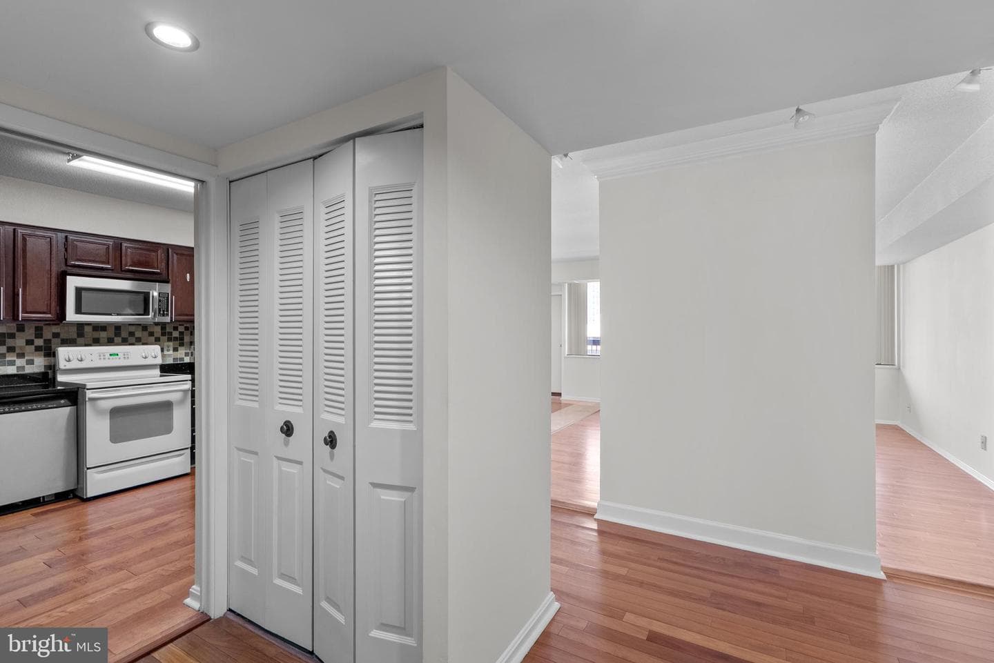 3713 S George Mason Drive #1412 photo 3