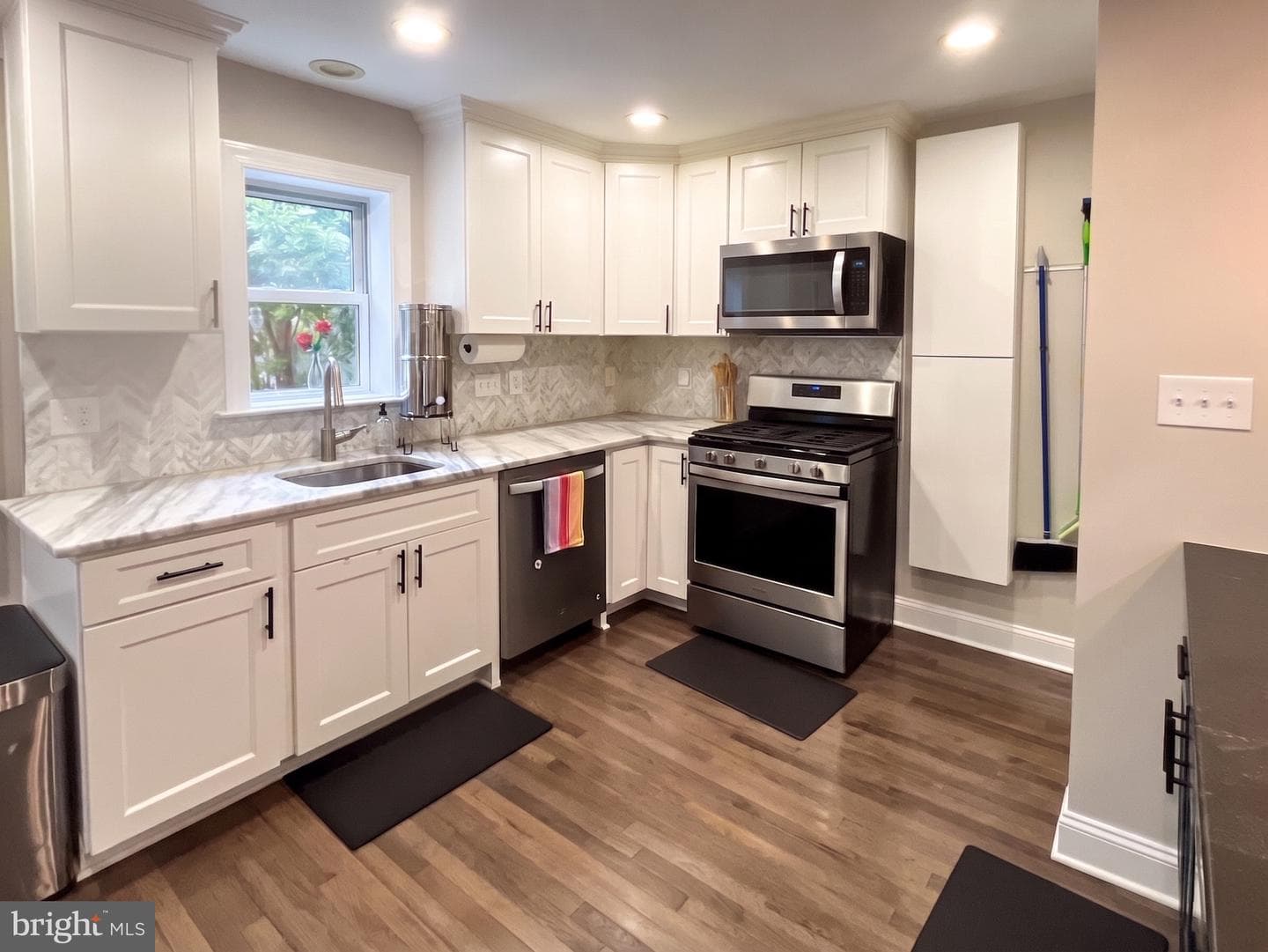 2329 Riverview Terrace photo 5