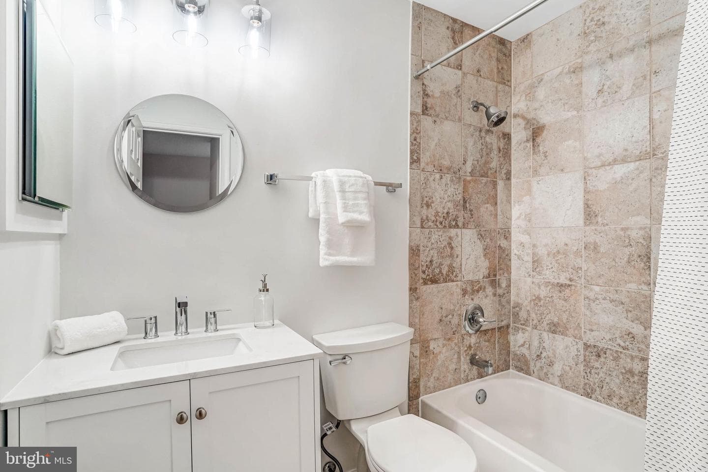 4467 Holly Avenue photo 31
