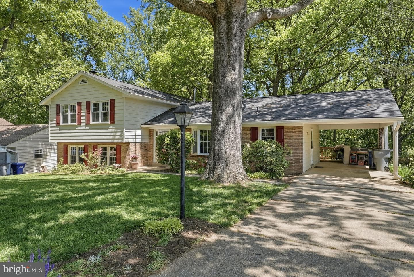 2327 Riviera Drive photo 2