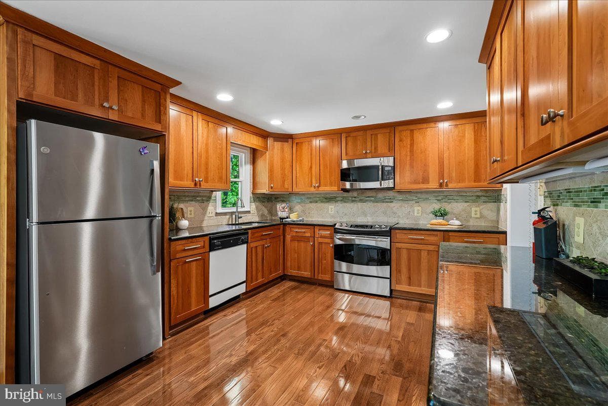 10806 Oldfield Drive photo 11