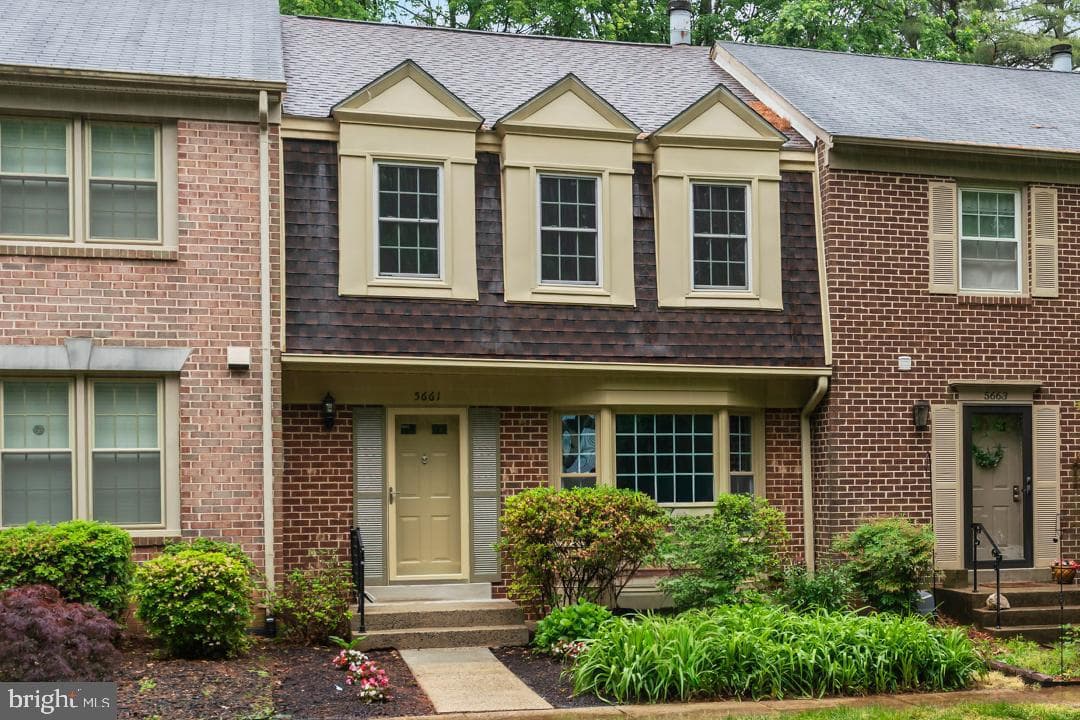 5661 Chelmsford Court, Burke