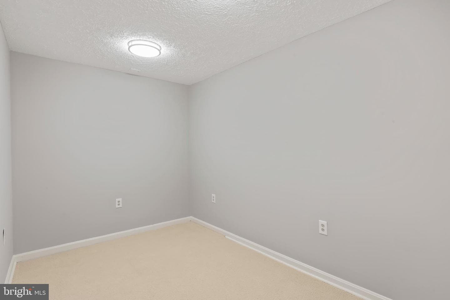 5661 Chelmsford Court photo 49