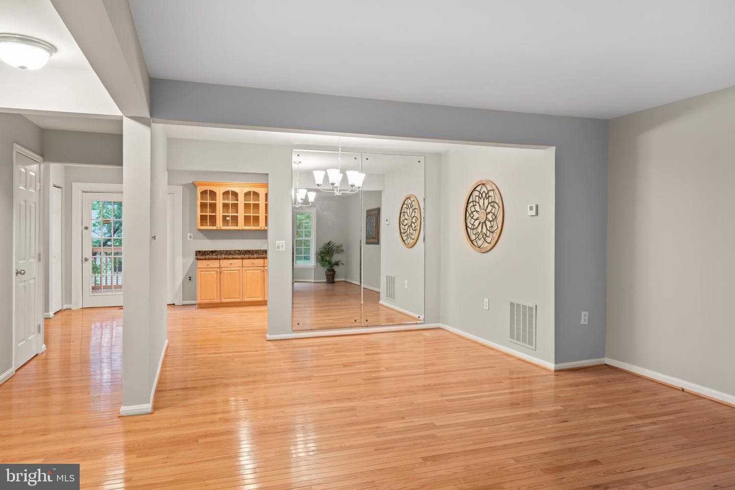 5661 Chelmsford Court photo 8