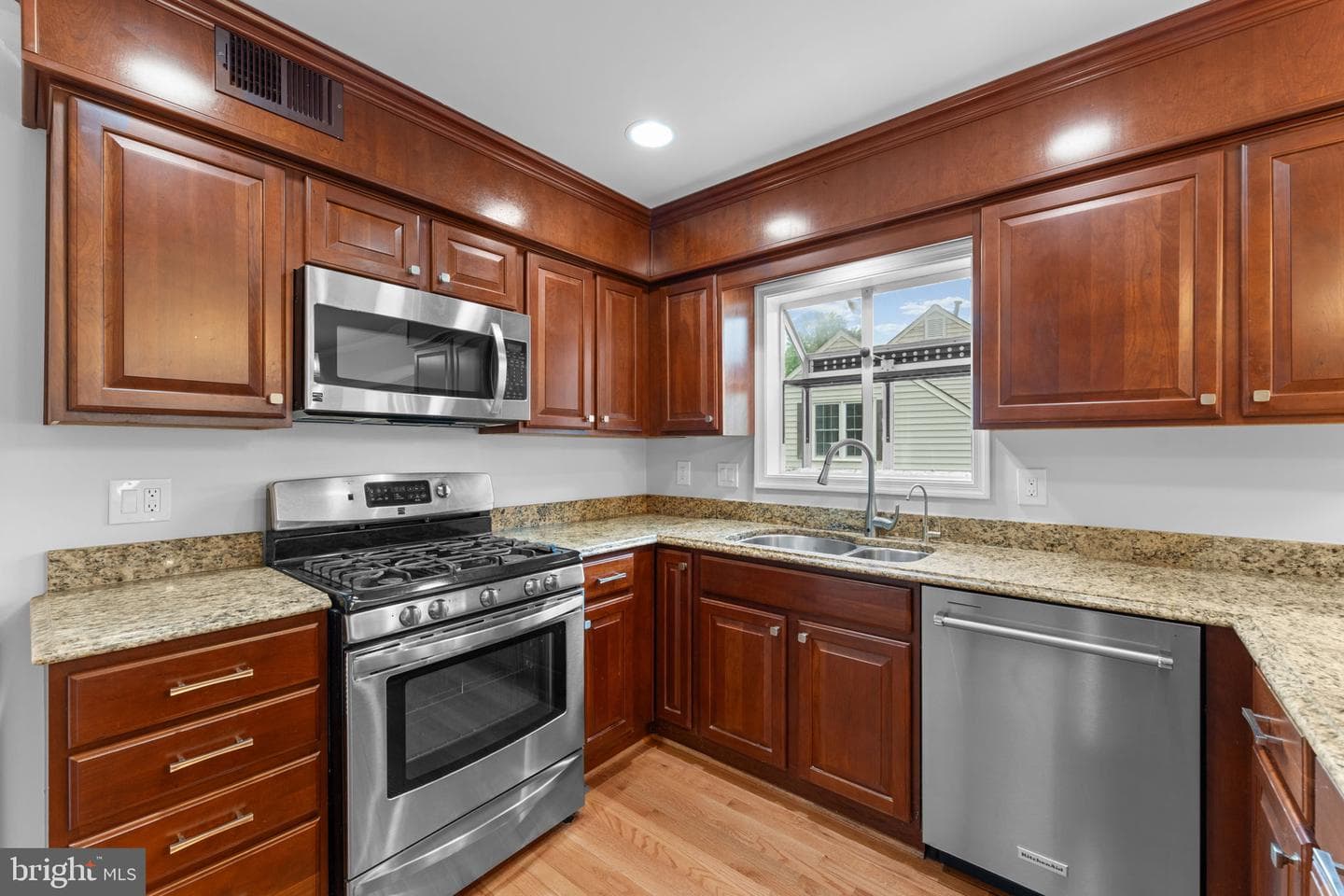 8952 Kenilworth Drive photo 13