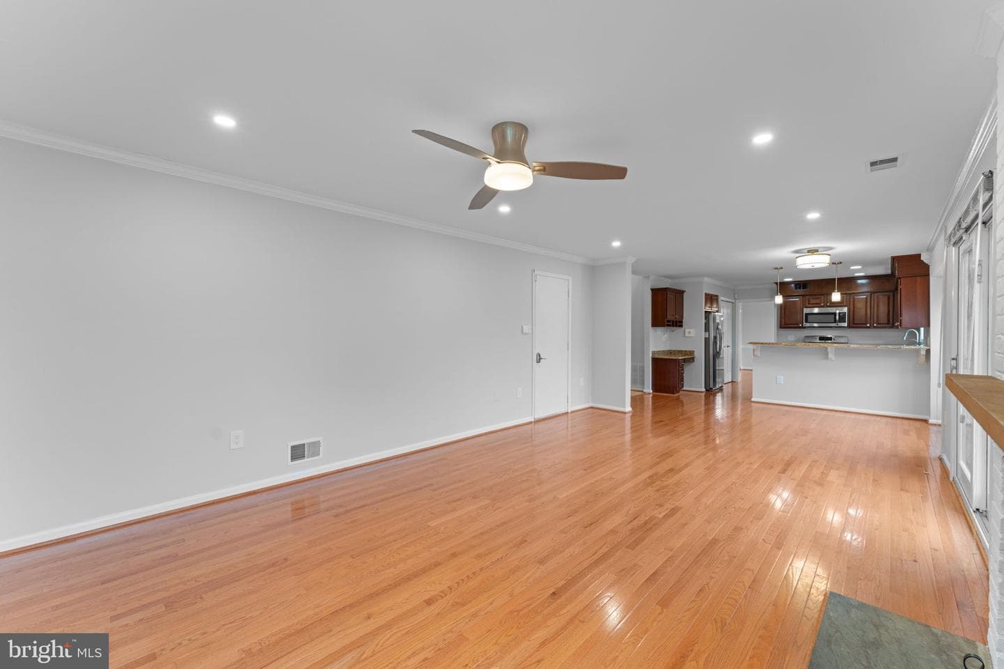 8952 Kenilworth Drive photo 17