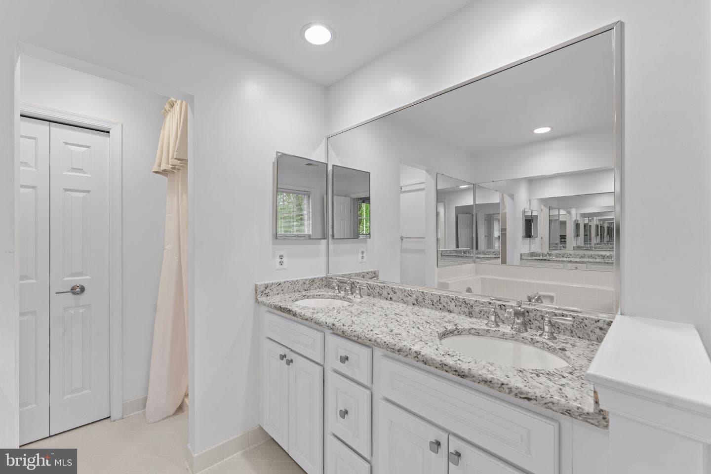 8952 Kenilworth Drive photo 32