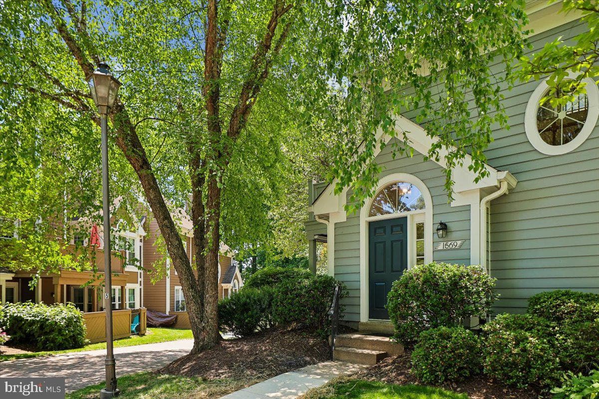 1569 Church Hill Place photo 3