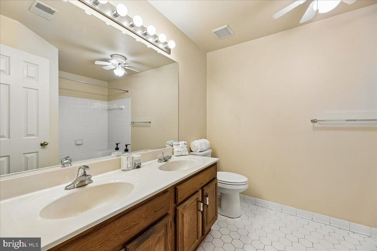 1569 Church Hill Place photo 30