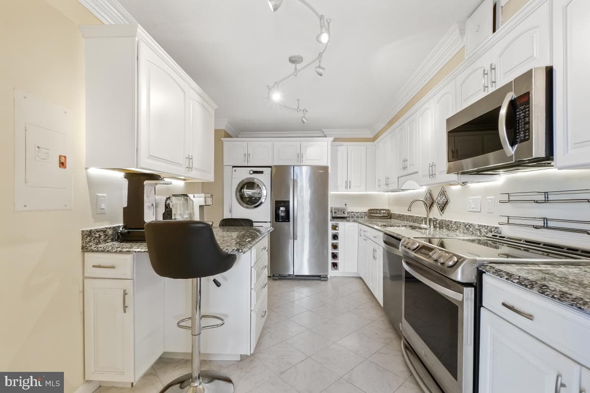 5904 Mount Eagle Drive #516 photo 10
