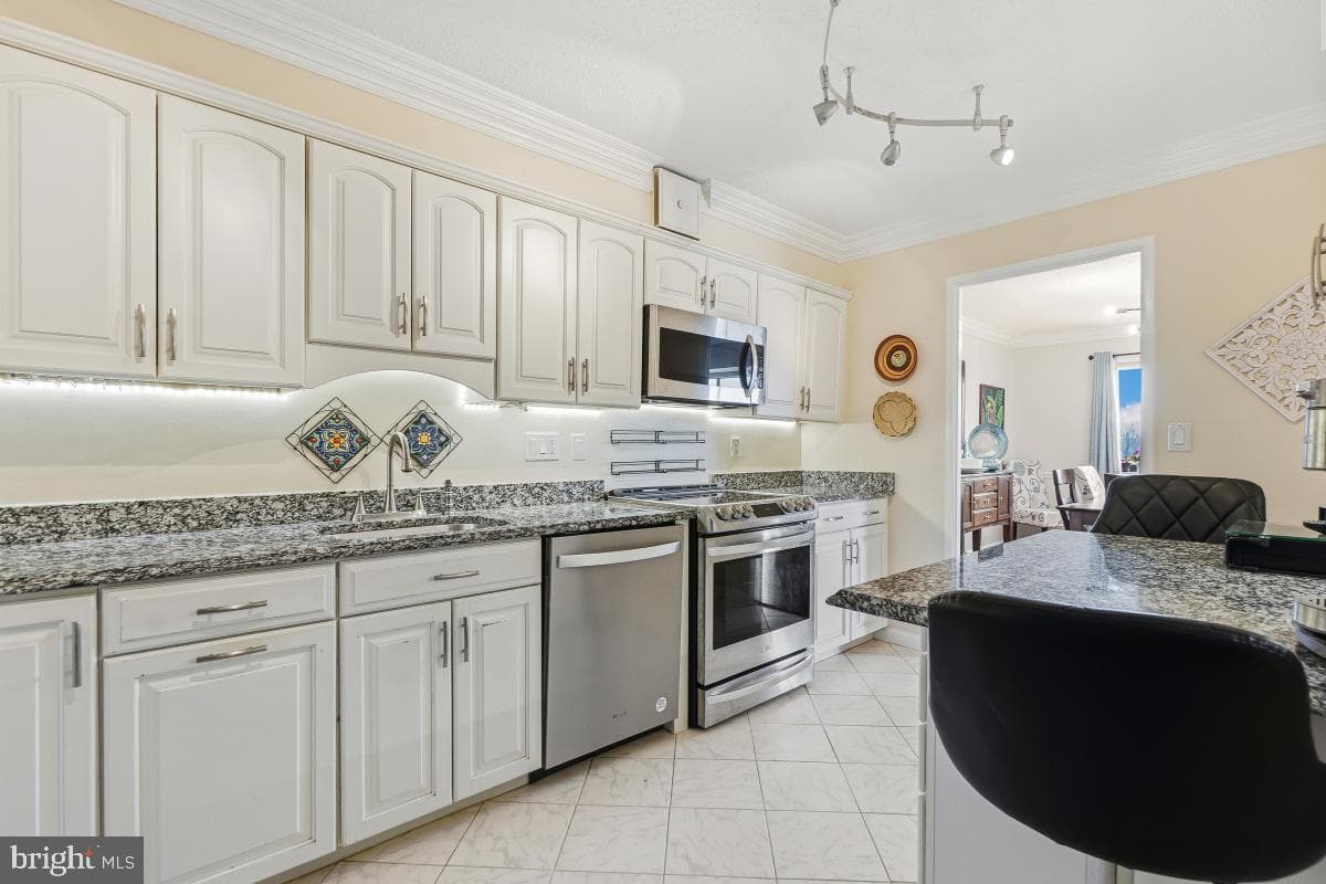 5904 Mount Eagle Drive #516 photo 11