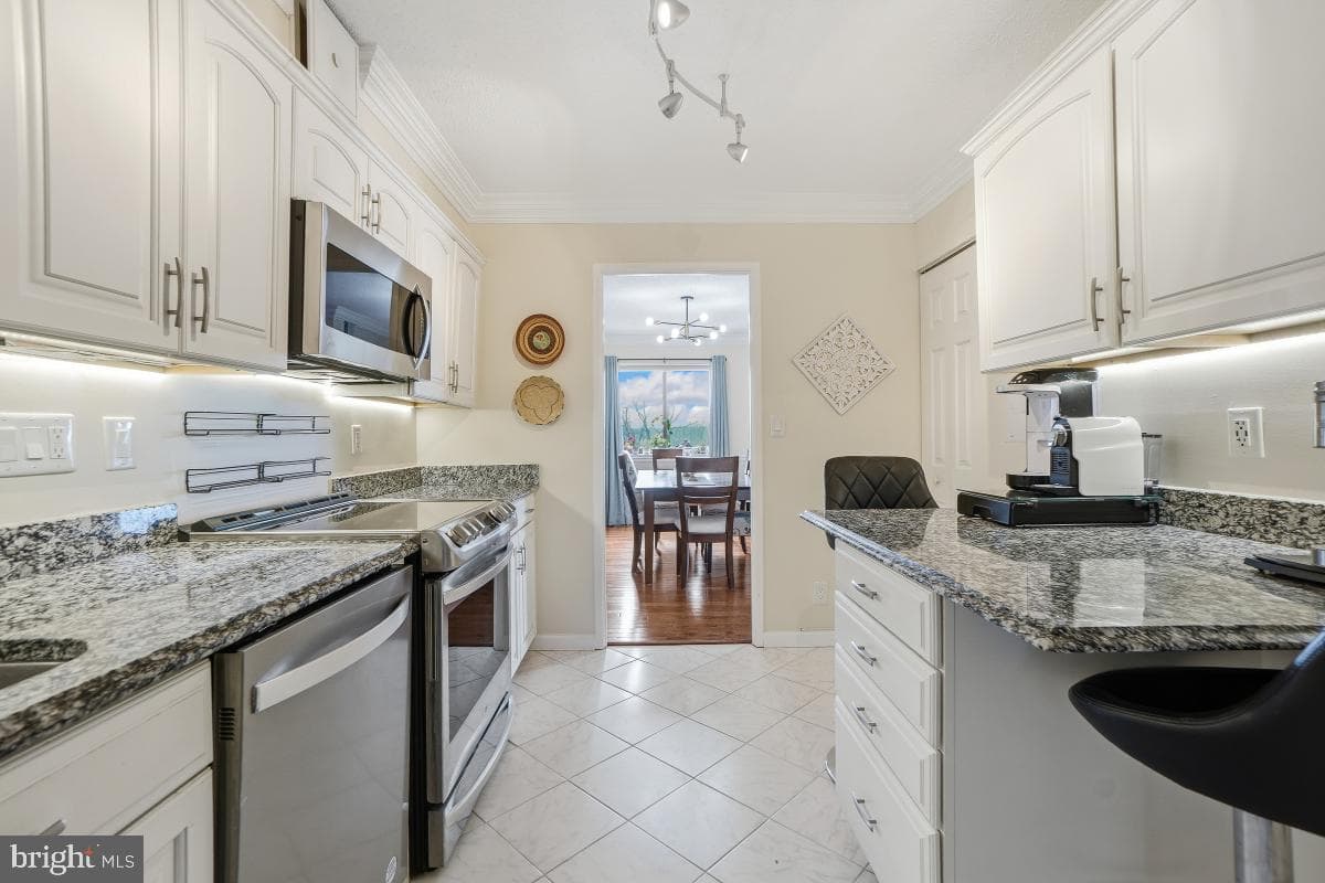 5904 Mount Eagle Drive #516 photo 12