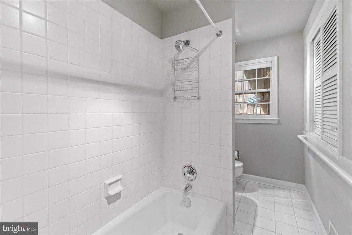 6515 Old Chesterbrook Road photo 35
