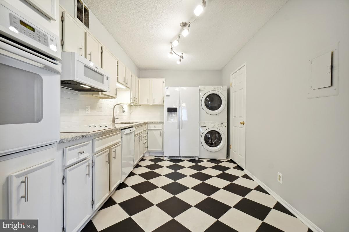 5902 Mount Eagle Drive #1402 photo 17