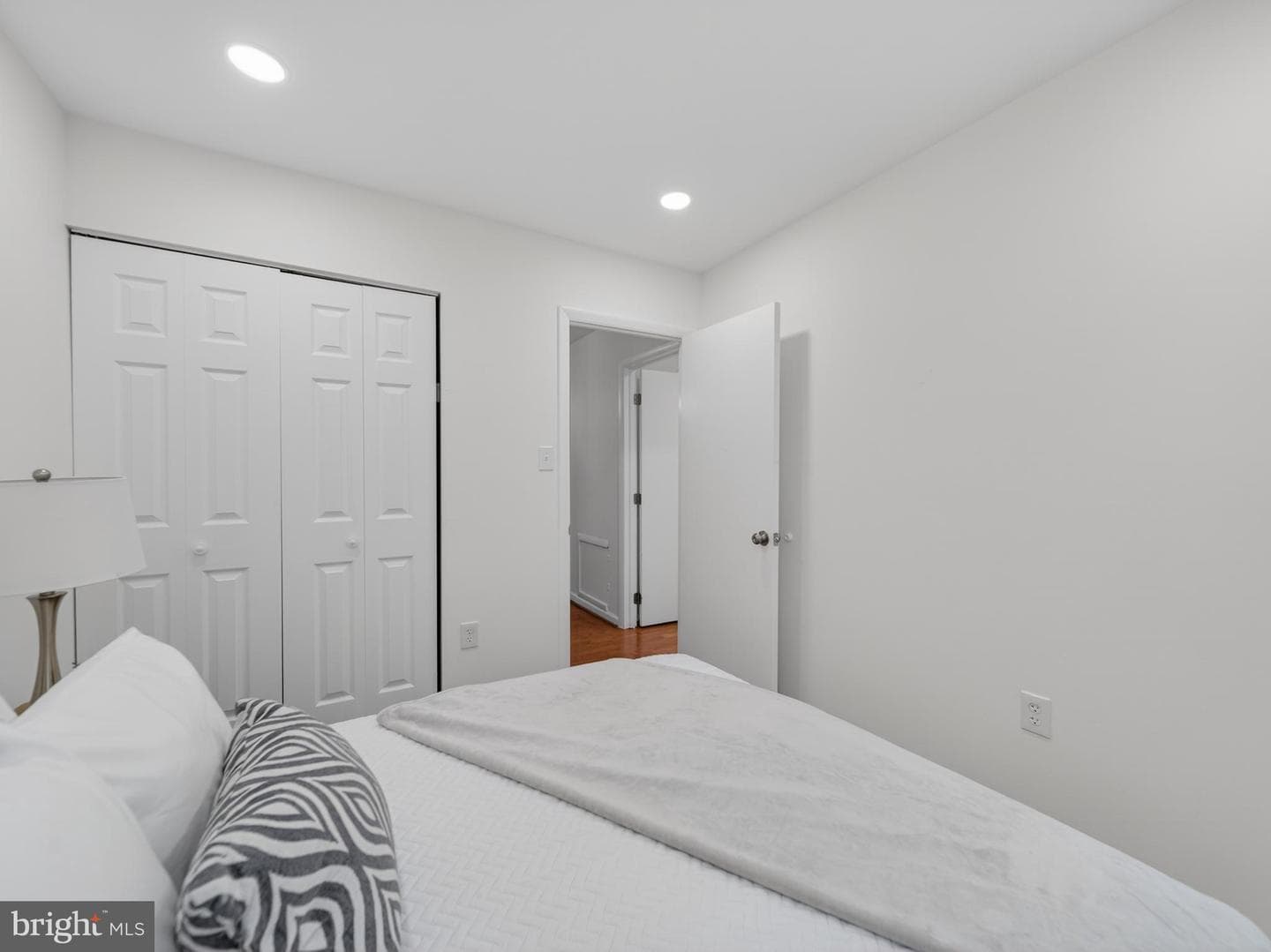 7417 Whernside Street photo 28