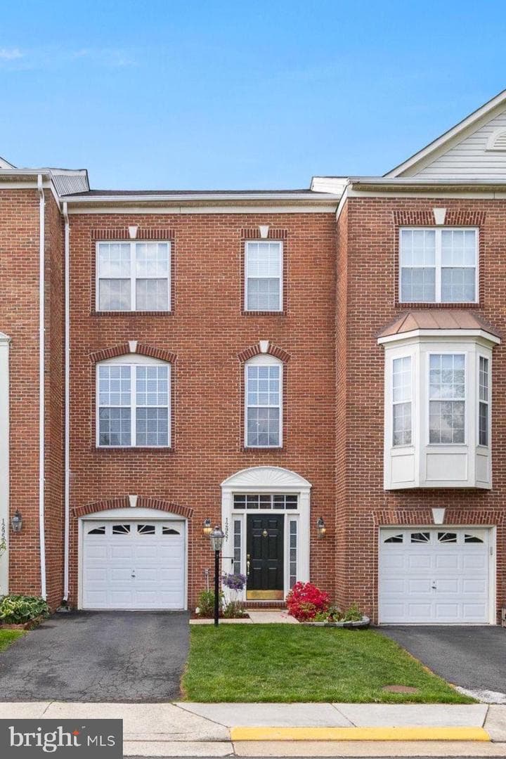 12957 Wood Crescent Circle, Herndon
