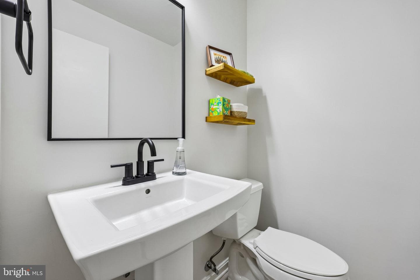 7438 Hallcrest Drive photo 15