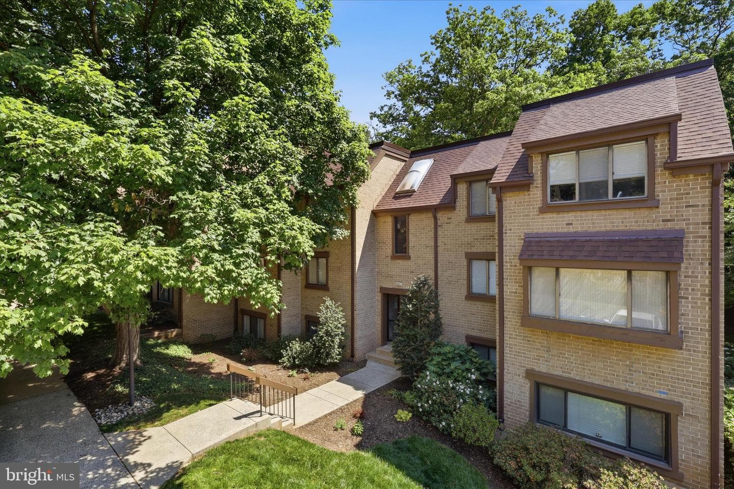 1637 Parkcrest Circle #8e/300 photo 2