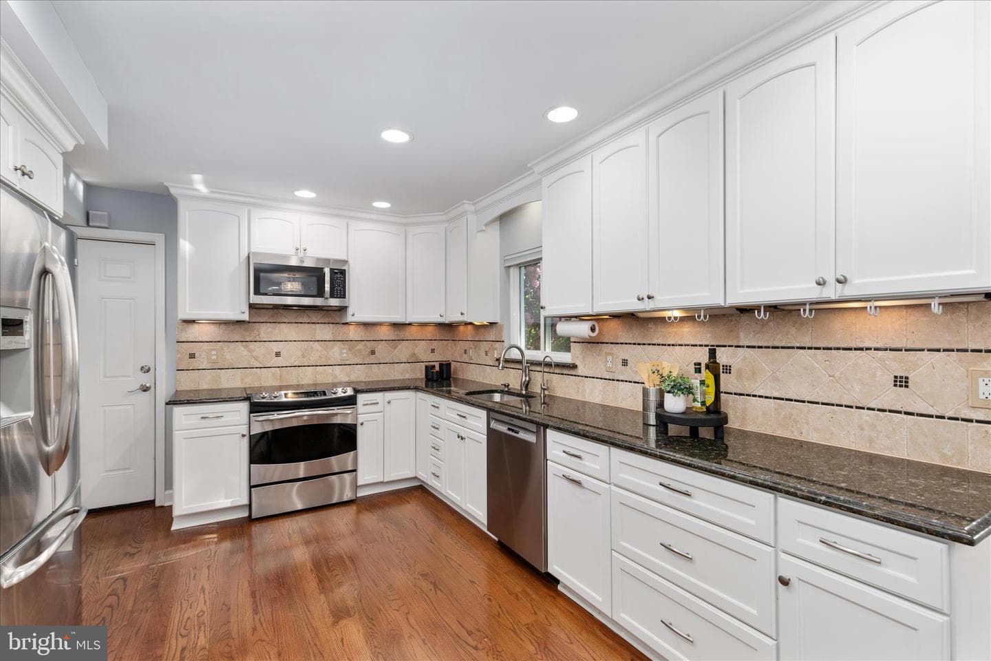 1420 Cuttermill Court photo 4