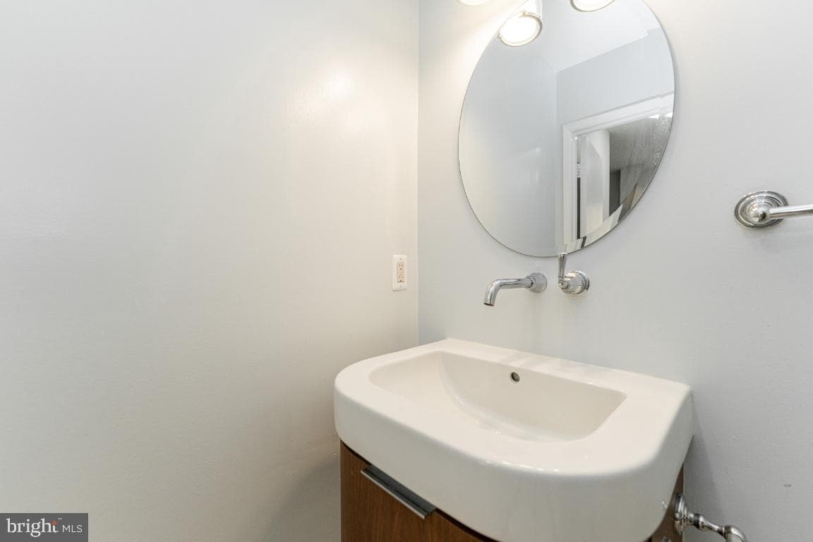 2442 Southgate Square photo 10