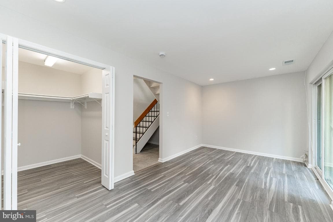 2442 Southgate Square photo 14