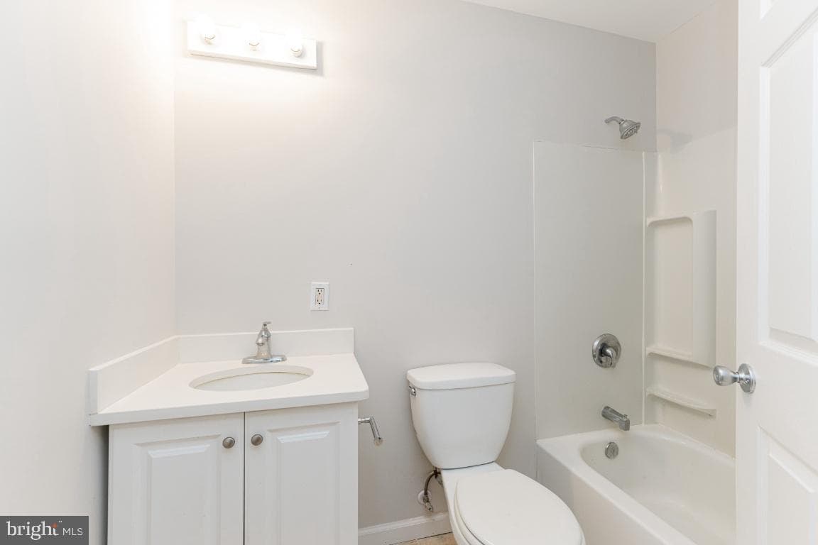 2442 Southgate Square photo 16