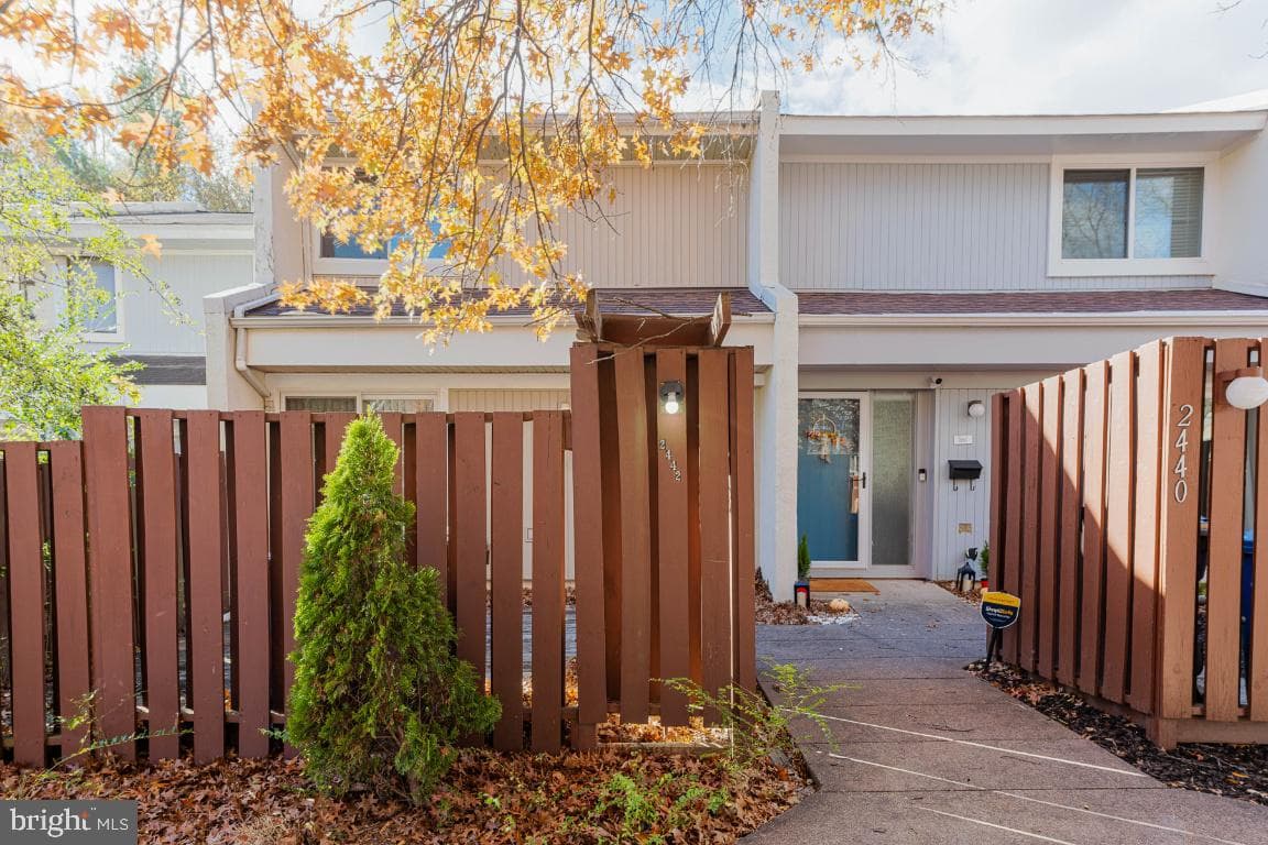 2442 Southgate Square, Reston