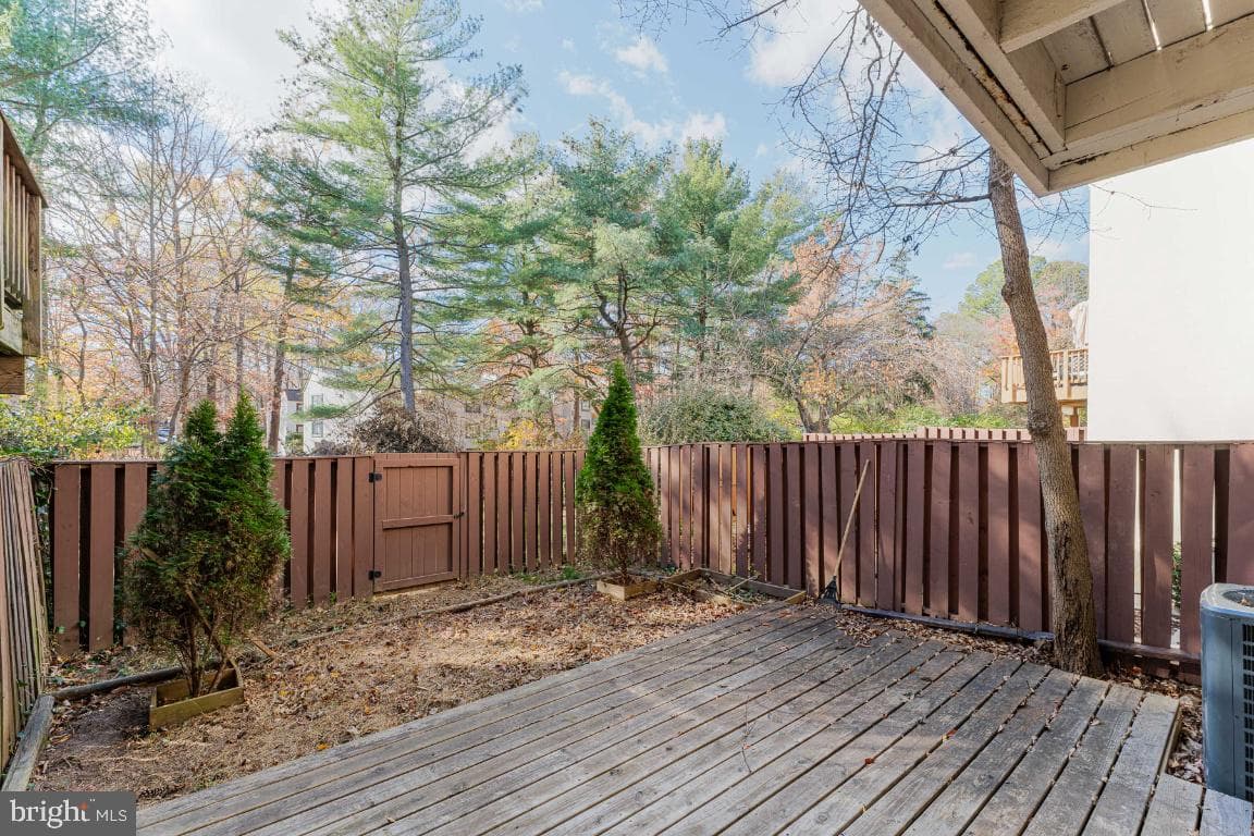 2442 Southgate Square photo 22