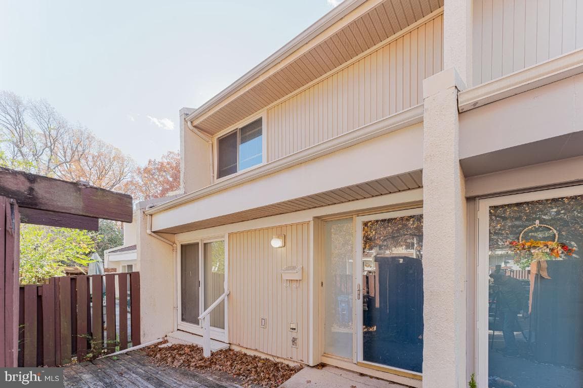 2442 Southgate Square photo 3