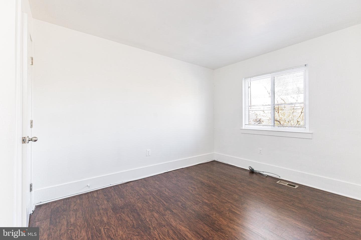 1024 Queens Court photo 16