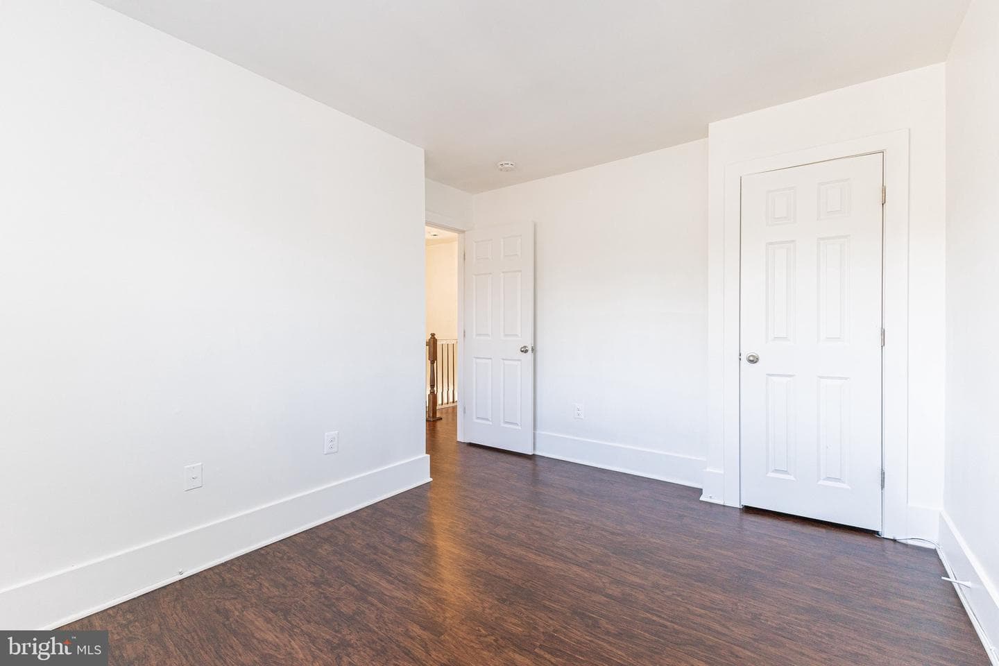 1024 Queens Court photo 17