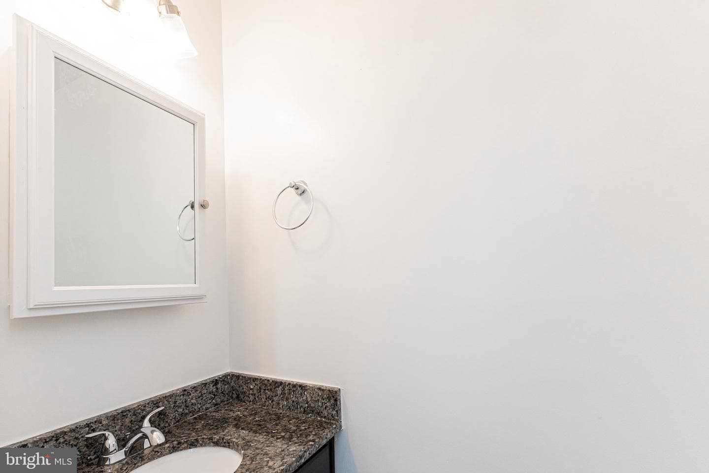 1024 Queens Court photo 19