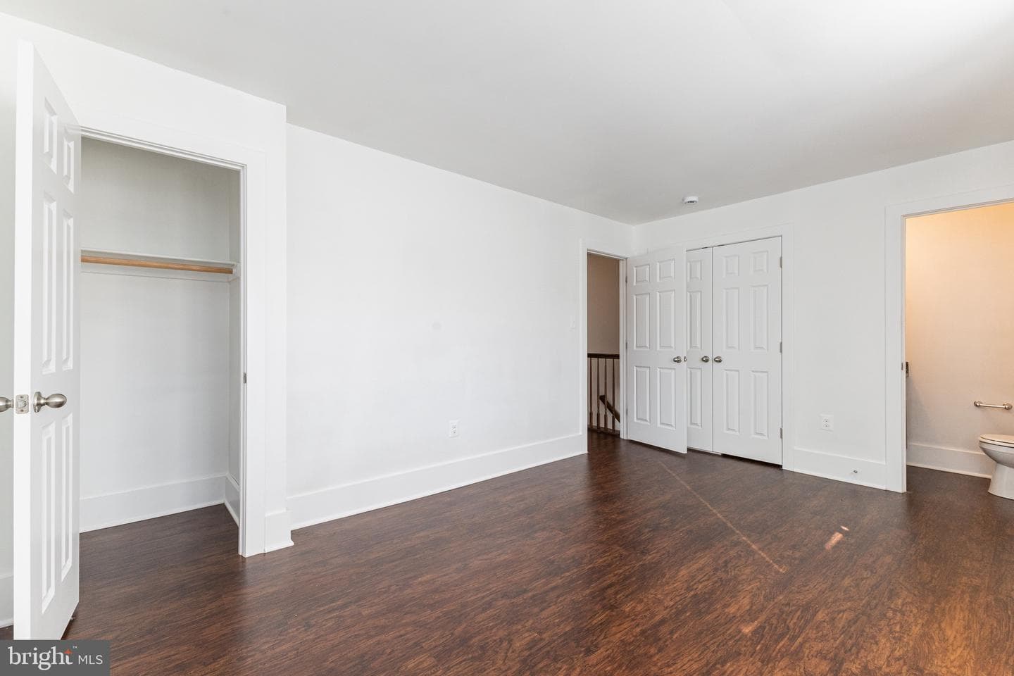 1024 Queens Court photo 23