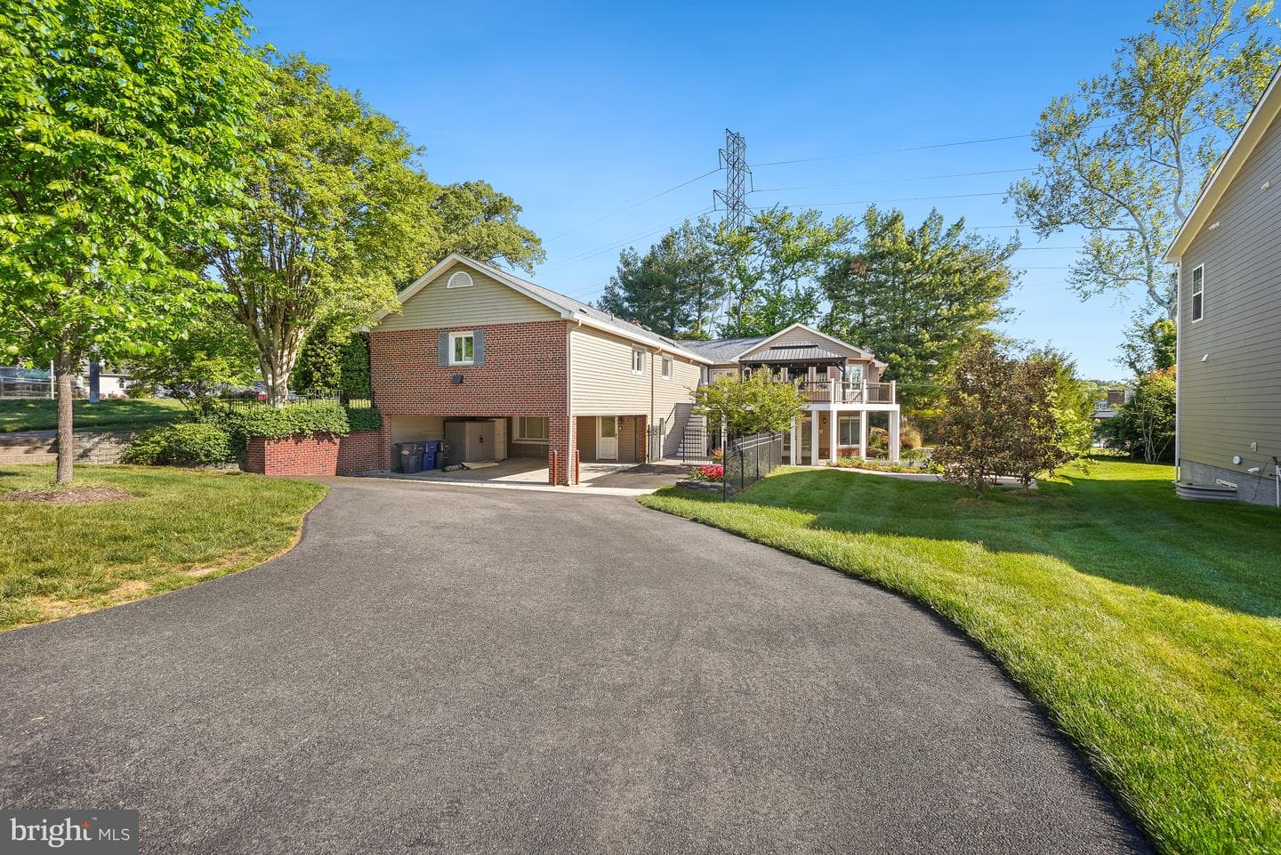 6036 Armstrong Court photo 4