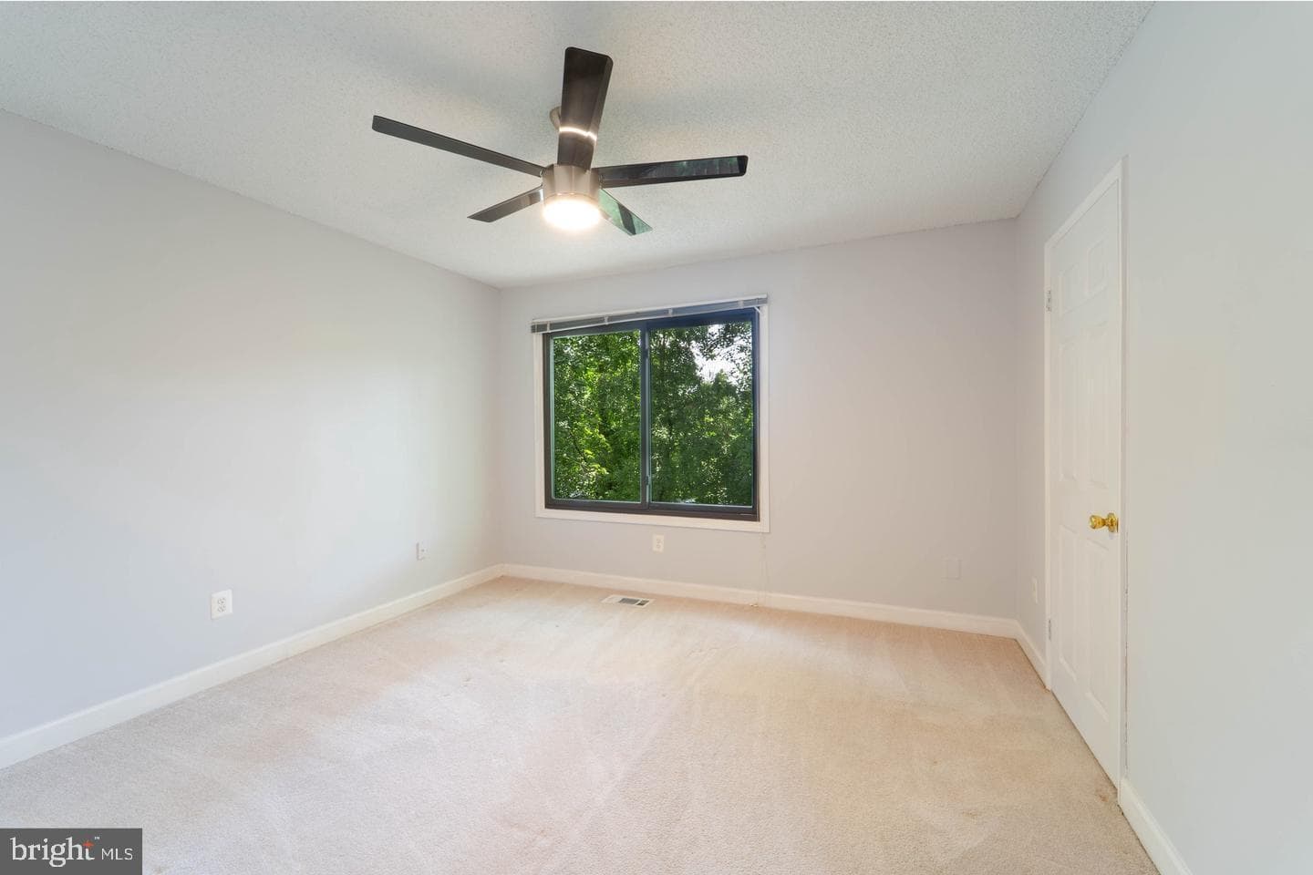 2221 Southgate Square photo 18