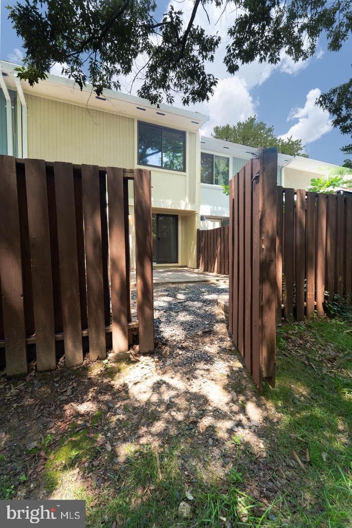2221 Southgate Square photo 31