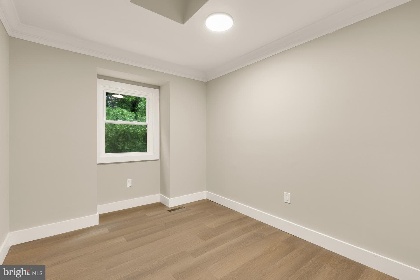 4555 Metro Court photo 25