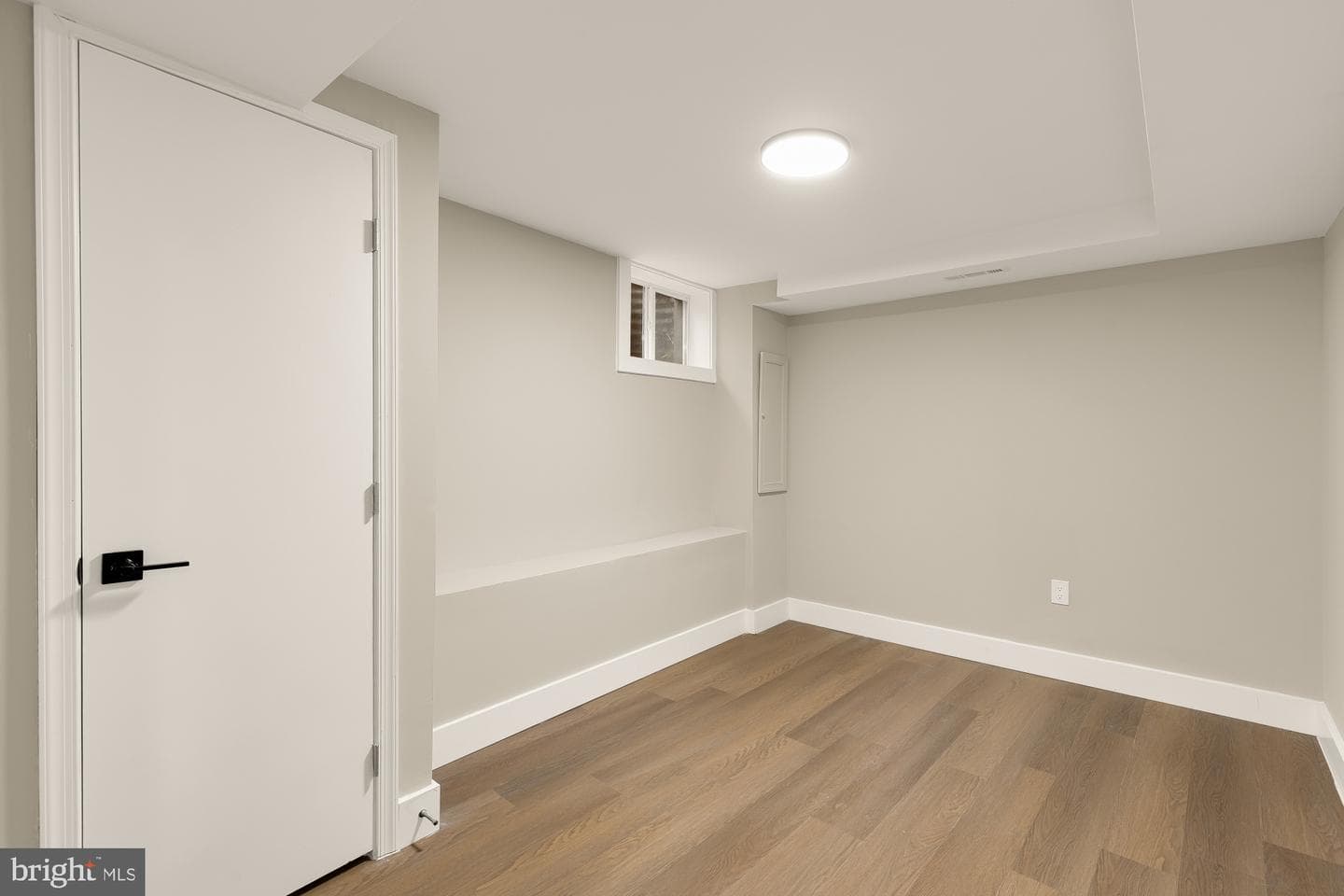 4555 Metro Court photo 32