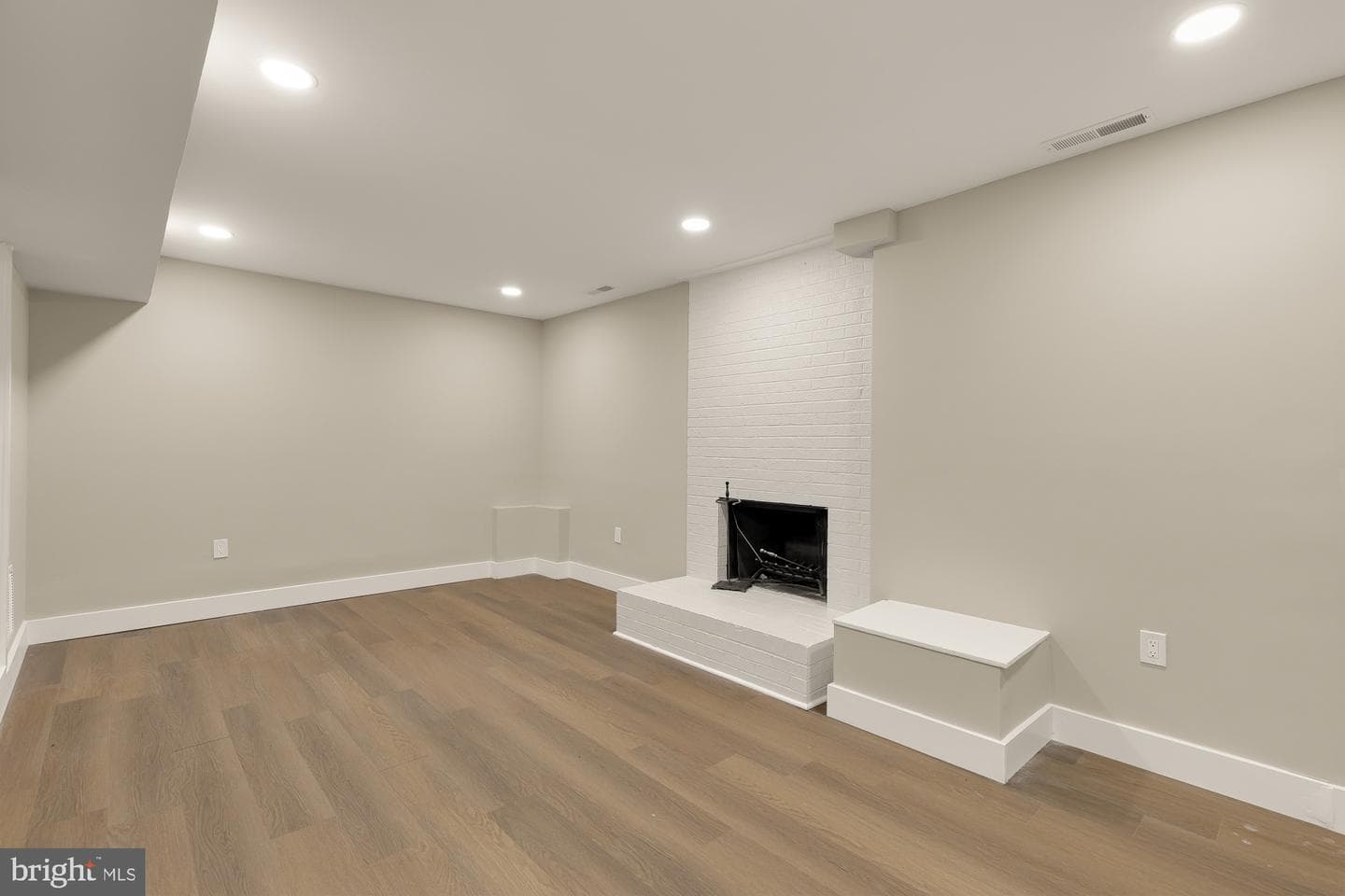 4555 Metro Court photo 35