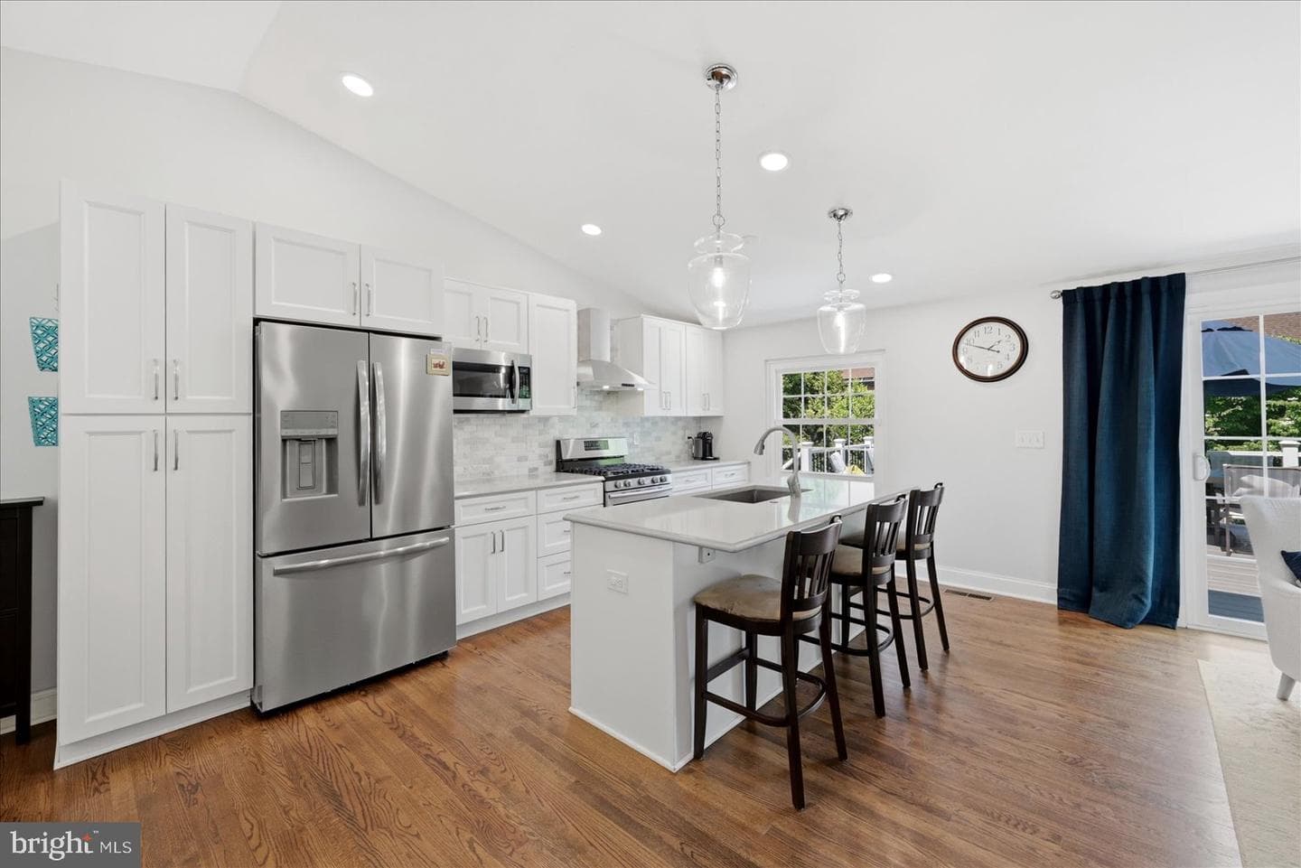 8112 Revatom Court photo 2