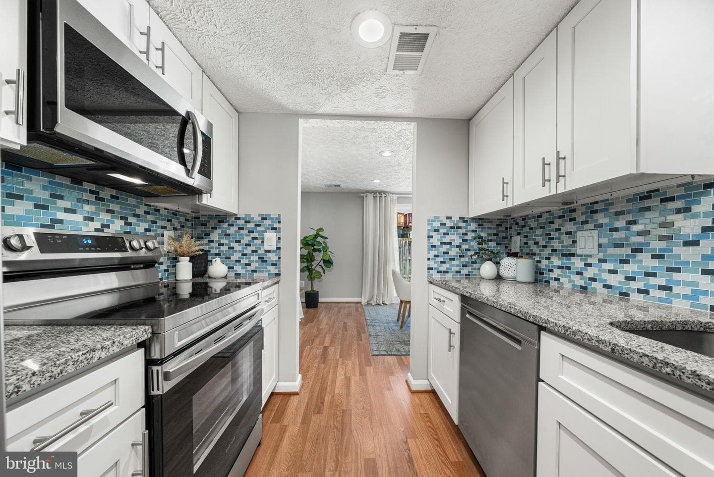 6322 Lightburn Court photo 4