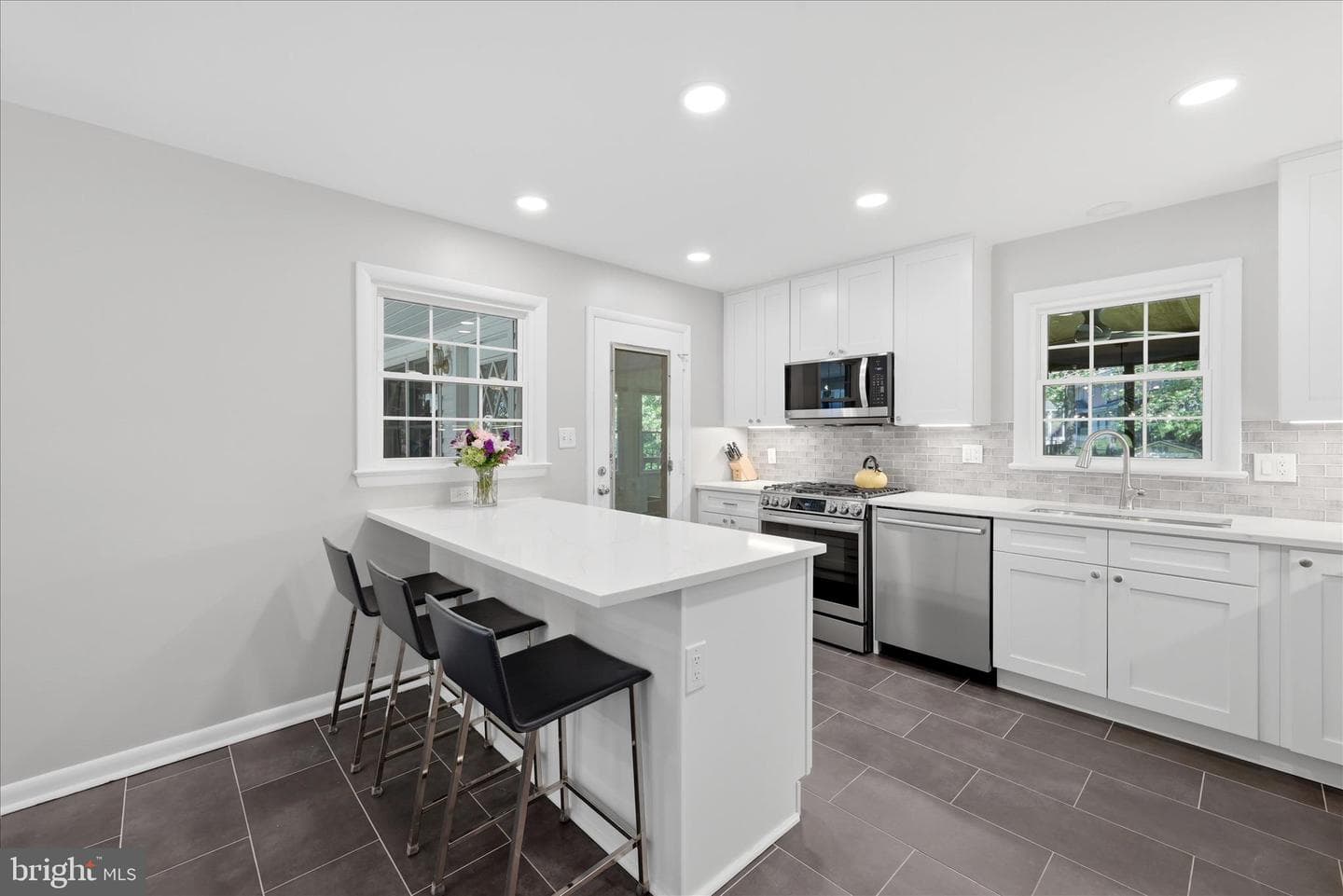 312 Broadleaf photo 6