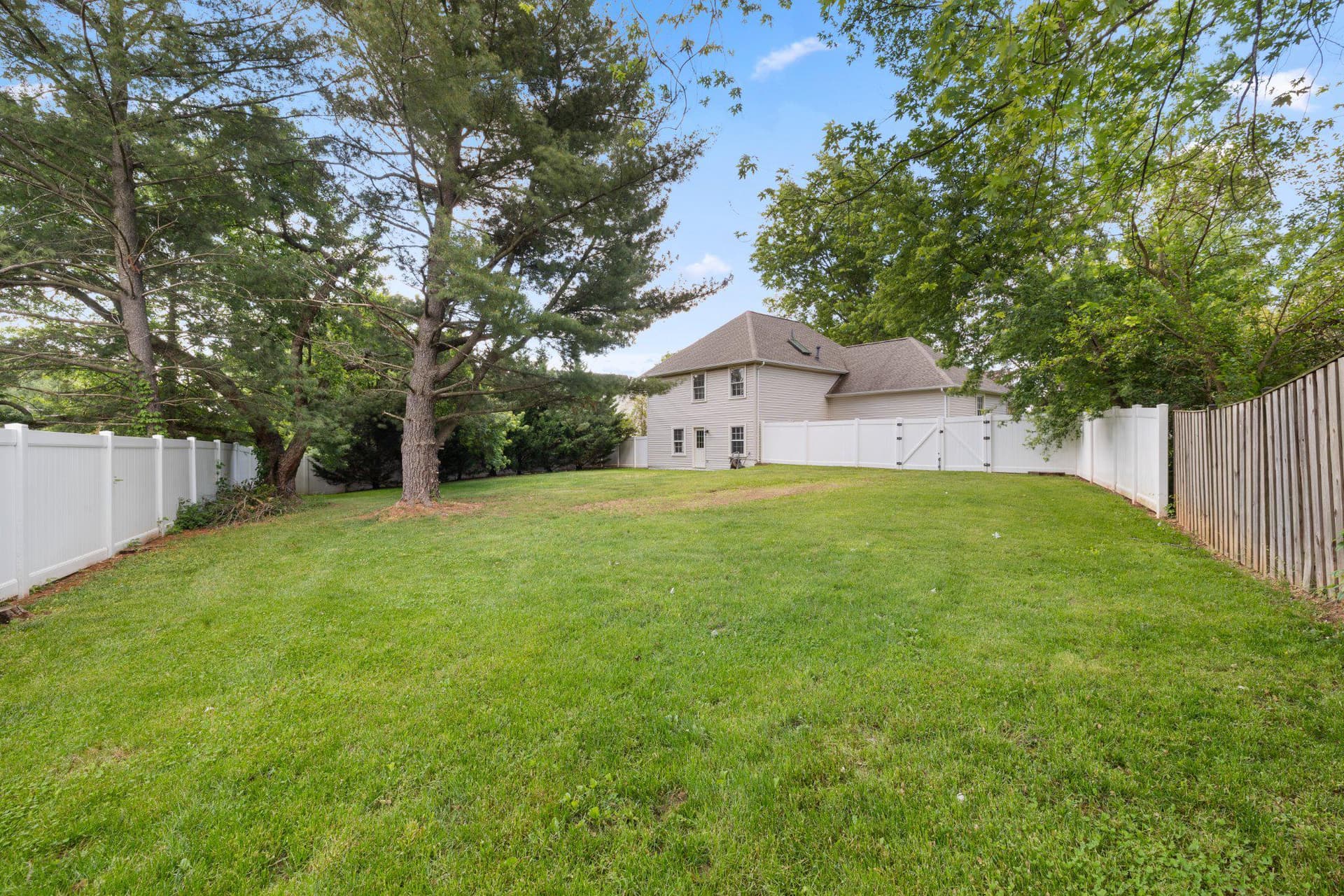 14516 Oak Cluster Drive photo 34